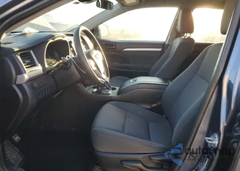 2019 Toyota Highlander Le z USA, uszkodzony, nr VIN 5TDBZRFH4KS924408